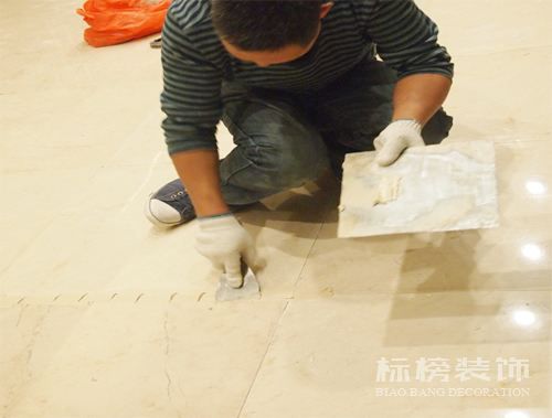 辦公室裝修瓷磚上鋪木地板可以嗎?